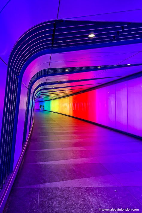 This colorful rainbow tunnel in King's Cross station is a great Instagram spot in London. This guide to King's Cross, London will show you King’s Cross station, Platform 9 3/4 from the King’s Cross Harry Potter filming, St Pancras station, the famous King’s Cross tunnel, and lots of restaurants, bars, shops, and more. #kingscross #london #tunnel #rainbow Tunnel Aesthetic, Pride Aesthetic, Places To Take Pictures, Rainbow Pictures, Rainbow Photo, Kings Cross, Gay Aesthetic, Colorful Aesthetic, Rainbow Aesthetic