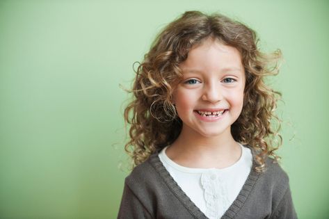 Sweet, No-Fuss Cuts for Little Girls Layered Curly Haircuts, Shoulder Length Curls, Shoulder Length Curly Hair, Layered Curls, Layered Curly Hair, Barrel Curls, Medium Layered Hair, Fall Hair Cuts, Kids Cuts