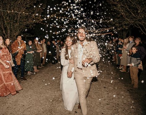 Wedding Exit Ideas, Wedding Exit, Biodegradable Confetti, Easy Wedding, Wedding Send Off, Wedding Exits, Champagne Wedding, Wedding Night, Simple Weddings