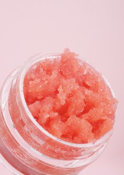 Aesthetic Lip Scrub, Lip Scrubs Aesthetic, Lip Scrub Product Photography, Lip Scrub Photoshoot, Lip Scrub Photography Ideas, Lip Scrub Photography, Lip Scrub Aesthetic, Scrub Lips, Natural Lip Scrub