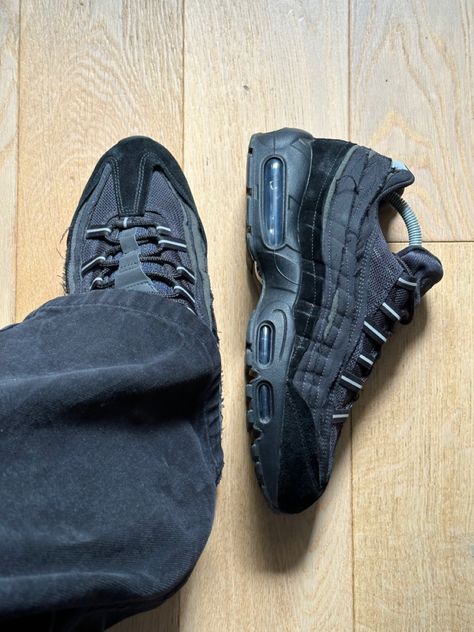 Nike Air Max 95 Outfit, Hellboy Tattoo, Nike 95, Nike Airmax 95, Black Nike Air Max, Nike Air Max Mens, Shoes Outfit Fashion, Street Fashion Men Streetwear, Aesthetic Shoes