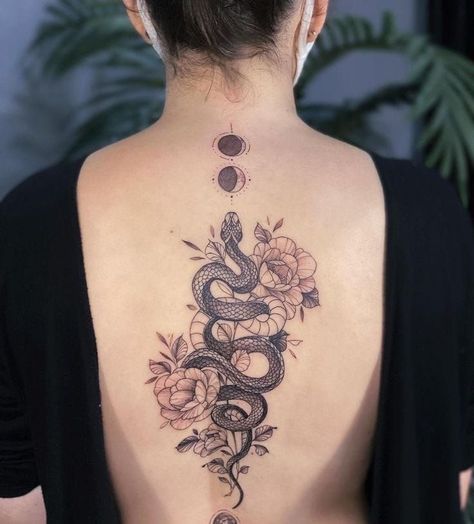 Snake And Flowers, Back Tattoo Women Spine, Flower Spine Tattoos, Tato Dada, Spine Tattoo Ideas, Upper Back Tattoos, Neck Tattoos Women, Back Of Neck Tattoo, Hip Tattoos Women