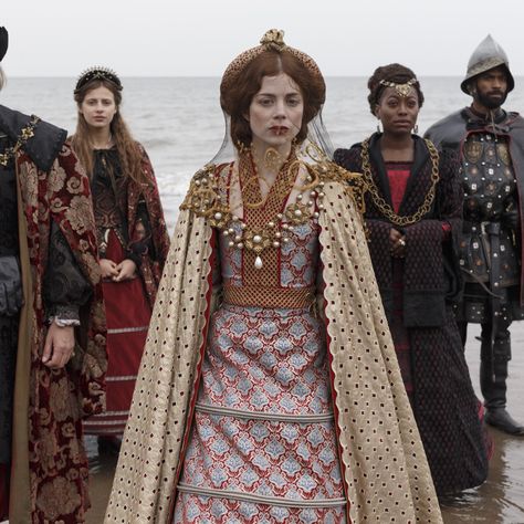 Charlotte Hope as Catherine of Aragon Charlotte Hope, The Spanish Princess, Spanish Queen, Spanish Princess, Princess Of Spain, The White Princess, Catherine Of Aragon, White Princess, Princess Costume