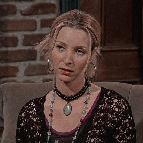 Phoebe Buffay Accessories, Pheobe Buffay Jewelry, Phoebe Buffay Whimsigoth, Phoebe Buffay Makeup, Phoebe Buffay Mood, Phoebe Buffay Jewelry, Phoebe Buffay Icon, Phoebe Buffay Rings, Iconic Phoebe Buffay Outfits