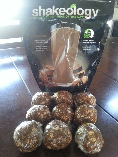 #shakeology bites  No bake energy bites: 1 cup oatmeal 1/2 cup peanut butter (or other nut butter) 1/3 cup honey 1 cup coconut flakes 1/2 cup ground flaxseed 1 scoop chocolate Shakeology 1 tsp vanilla  Mix all together & form into balls. Store either in fridge or freezer. http://www.shakeology.com/JoannaBernhardt Shakeology Desserts, Chocolate Shakeology Recipes, 21 Day Fix Snacks, Junk Food Cravings, Beachbody Coaching, No Bake Energy, Shakeology Recipes, Chocolate Shakeology, Preworkout Snack