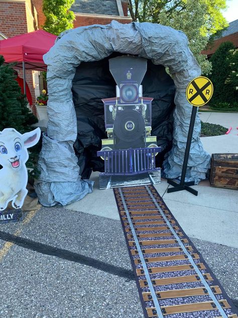 Pumpkin Train Ideas, Thomas The Train Trunk Or Treat, Train Trunk Or Treat Ideas, Polar Express Trunk Or Treat, Train Trunk Or Treat, Door Ideas For Christmas, Halloween Store Decorations, Western Trunk Or Treat, Western Trunk