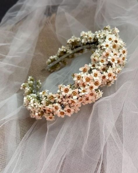 Boho Wedding Floral Bridal Accessories & Jewelry | Etsy on Instagram: "N E W DAISY COLLECTION 

Daisies and hydrangeas 🤍 check the new designs.. for a closer look, check the last video 😍 

Do you like daisies?" Wedding Hair Daisies, Daisy In Hair, Brides Accessories, Bridal Accessories Jewelry, Bride Accessories, Floral Bridal, Wedding Floral, Kitchen Tea, Here Comes The Bride