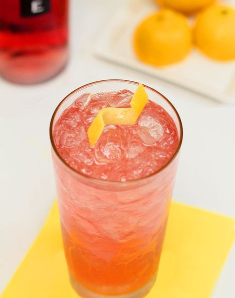 This Tequila, Sparkling Rosé & Lemon Cocktail is perfect for warmer weather. A surprising mix but one that is light, refreshing and delicious. Sparkling Wine Drinks, Margarita Monday, Tequila Rose, Champagne Punch, Lemon Cocktail, Rose Cocktail, Make Simple Syrup, Silver Tequila, The Lone Ranger