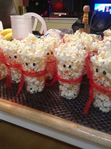 35+ Cute Christmas Food Ideas for Kids - HubPages Christmas Snacks Savory, Preschool Christmas Party, Homeroom Mom, Healthy Christmas Snacks, Christmas Party Snacks, Room Mom Ideas, School Holiday Party, School Christmas Party, Room Parent