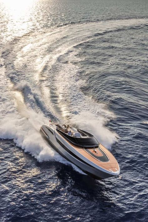 Speed Boats Racing, Yacht Aesthetic, Powerboat Racing, Best Yachts, Small Yachts, Boat Racing, Motor Boat, Fast Boats, Boat Life