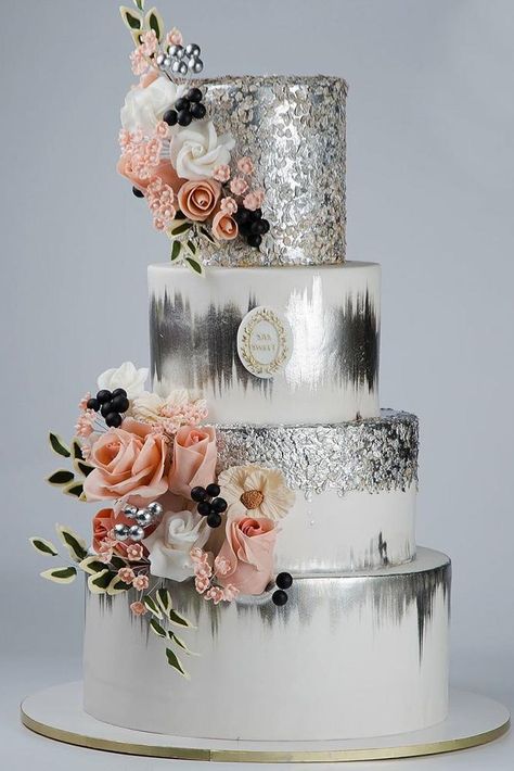 Vintage Pasta, Metallic Wedding Cakes, Colorful Wedding Cakes, Silver Wedding Cake, Wedding Anniversary Cakes, Creative Wedding Cakes, Metallic Wedding, Silver Cake, Floral Wedding Cakes