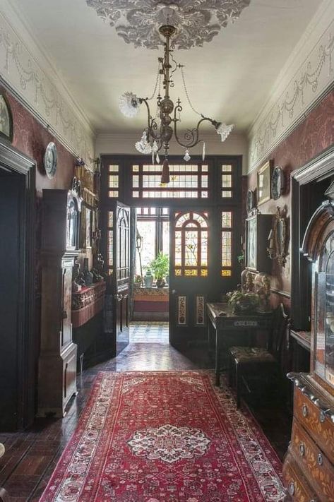 1910s House Interior, Contemporary Victorian, Victorian Hallway, Old House Interior, Victorian Style Homes, Mahogany Furniture, Victorian Interior, Victorian Interiors, House Inside