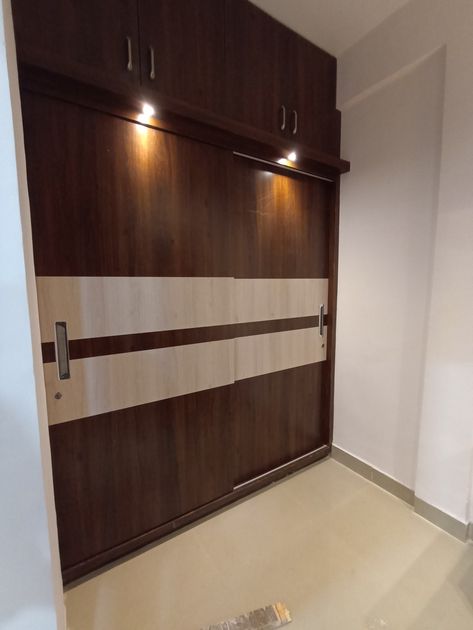 Cupboard Door Design Master Bedrooms, Bed And Wardrobe Colour Combination, Wooden Colour Wardrobe Design, Wooden Laminate Wardrobe, Bedroom Wardrobe Colour Combination, Wardrobe Colour Combination, Wardrobe Laminate Design Master Bedrooms, Laminate Combination, Slider Wardrobe Design