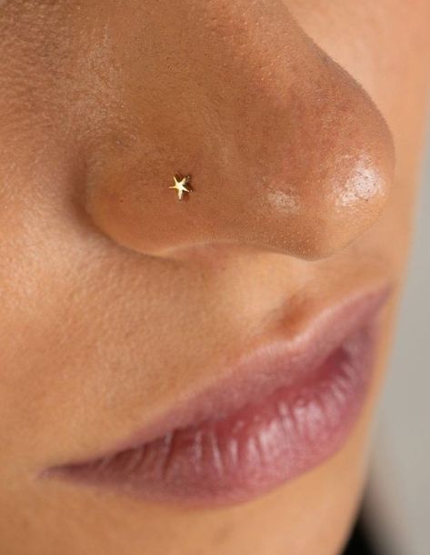 Cute Simple Nose Piercings, Sun Nose Piercing, Classy Nose Piercing, Little Nose Piercing, Cute Nose Piercing Jewelry, Gold Stud Nose Piercing, Aesthetic Nose Piercing Stud, Nose Piercing Inspiration, Nose Stud Aesthetic