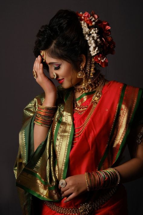 Indian Bride Poses, Marathi Bride, Indian Bride Makeup, Indian Wedding Poses, Indian Wedding Bride, Bridal Photography Poses, Indian Bridal Photos, Bride Photoshoot, Wedding Photoshoot Poses