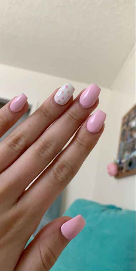 Pokka Dot Nails, Pink With Polka Dots Nails, Pink With White Polka Dots Nails, Pink Nails Polka Dots, Pink Nails With Polka Dot Accent, Nail Design Polka Dots, Short Nail Pink And White, Pastel Pink And White Nails, Spring Polka Dot Nails