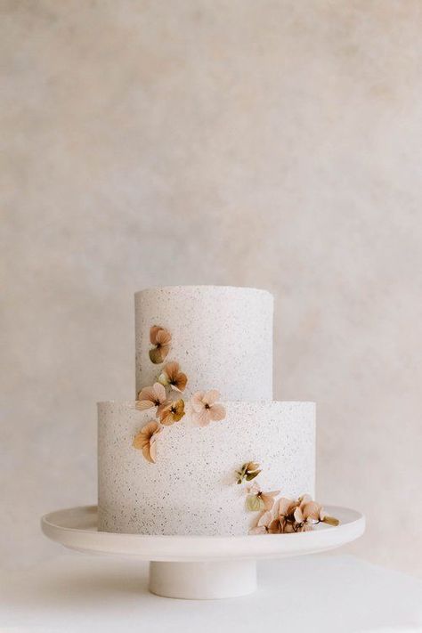 Two layer cake Floral detailing Neutral Wedding Cake, Minimal Wedding Cake, Scroll Wedding Cake, Neutral Cake, Earthy Colour Palette, Amsterdam Wedding, Modern Wedding Cakes, Perth Wedding, Icing Flowers