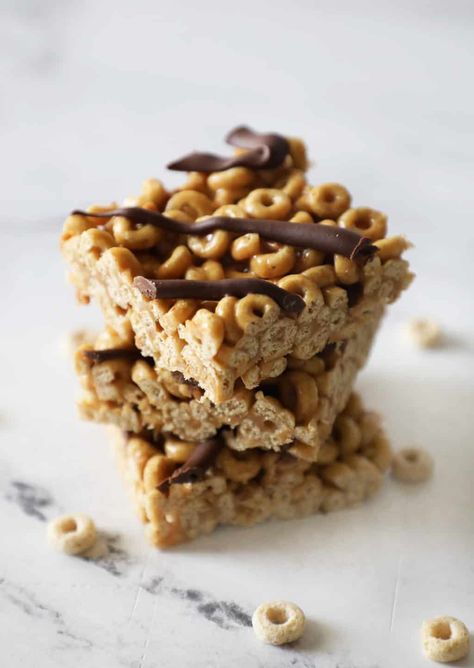 Cheerio Treats, Cheerios Recipes, Peanut Butter Cheerio Bars, Honey Cereal, Cheerio Bars, Cereal Bars Recipes, Cereal Breakfast, Breakfast Bars Recipe, Healthy School Snacks