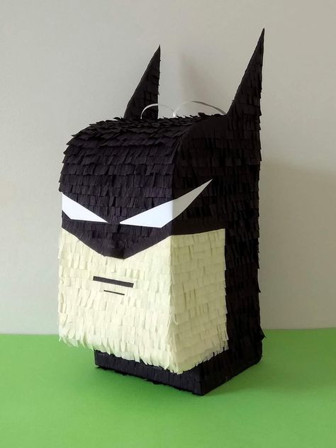 Batman Pinata, Paper Mache Art Projects, Homemade Pinata, Batman Diy, Piñata Ideas, Mini Pinatas, Diy Pinata, Batman Party, Diy Projects To Sell