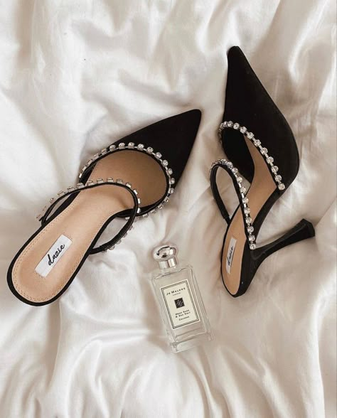 Stylish Shoes Heels, Elegant Shoes Heels, Pretty Heels, Fashion Shoes Heels, Shoes Heels Classy, Shoes Hack, Classy Shoes, Bridal Heels, Heels Classy