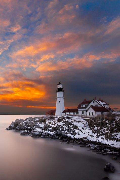 For Connor <3 Middle Of The Ocean, Portland Head Light, Lighthouse Photos, Lighthouse Pictures, Lighthouse Art, Beautiful Lighthouse, Snow And Ice, Light House, Jolie Photo