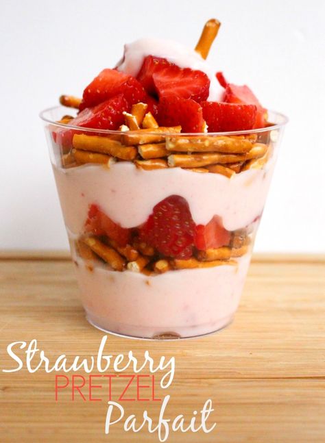 Strawberry Pretzel Parfait Recipe | Perfect Afternoon Snack - This Sweet & Salty Parfait is perfect for an afternoon snack. Kid approved (AD) Movie Night Party Food, Snacks Movie Night, Pretzel Parfait, Family Meal Ideas, Parfait Recipe, Fruit Tart Recipe, Strawberry Pretzel, Kid Snacks, Parfait Recipes