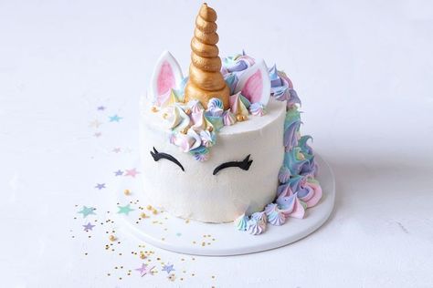 The ultimate birthday cake for the young and young at heart is here.  This recipe is an extract from Unicorn Food by Sandra Mahut (Murdoch Books RRP $19.99). Easy Unicorn Cake, Wallpaper Unicorn, Unicorn Food, Daisy Birthday, Rainbow Birthday Cake, Unicorn Birthday Cake, Unicorn Cake Topper, Salty Cake, Unicorn Foods