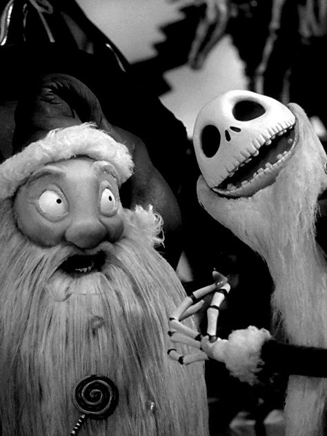 Jack and Santy Claws. Tim Burton Dogs, Christmas Wallpaper Santa, Tim Burton Personajes, Henry Selick, Tim Burton Johnny Depp, Jack Y Sally, Sandy Claws, Nightmare Before Christmas Movie, Jack The Pumpkin King