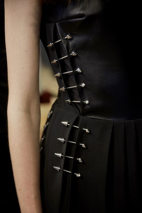 Moda Steampunk, Clothing Details, Philipp Plein, 가을 패션, Dark Fashion, Fashion Details, Costume Design, Music Art, Diy Fashion