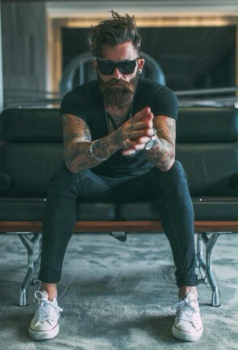 Thick Beard, Beard Game, Great Beards, Mens Fashion Edgy, Beard Tattoo, Cooler Look, Herren Outfit, Hair And Beard Styles, Beard Styles