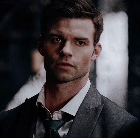 Mikaelson Brothers, Elijah Vampire Diaries, Elijah The Originals, Elijah Mikaelson, Kol Mikaelson, Vampire Diaries Guys, Vampire Diaries Wallpaper, Vampire Diaries Damon, Daniel Gillies