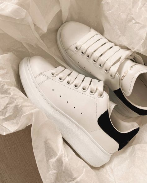 Alexander Mcqueen Aesthetic, Mcqueen Outfit, Alexander Shoes, Mode Zara, Mcqueen Sneakers, Alexander Mcqueen Sneakers, Shoe Wishlist, Alexander Mcqueen Shoes, Sneakers Mode