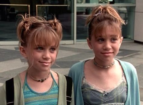 Billboard Dad  And omg their fashion and hairstyles in this movie is incredible Teen Haircuts, 2000s Hairstyles, Ashley Mary Kate Olsen, Olsen Twins Style, Mary Kate And Ashley, Tumblr Feed, Olsen Sister, Teen Style, 2000s Fashion Trends