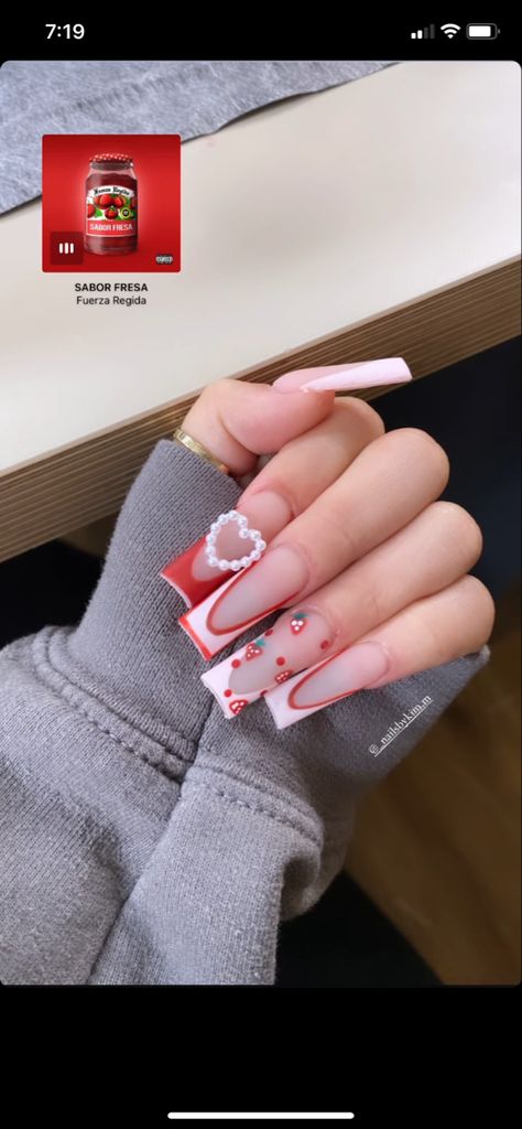 Medium Length Nails Valentines, Strawberry Nails Ideas, Fresita Nail Ideas, Nail Inspo Strawberry, Buchi Fresa Nails Pink, Strawberry Nails Square, Strawberry Theme Nails, Nina Fresa Nails, Strawberry Shortcake Nails Acrylic