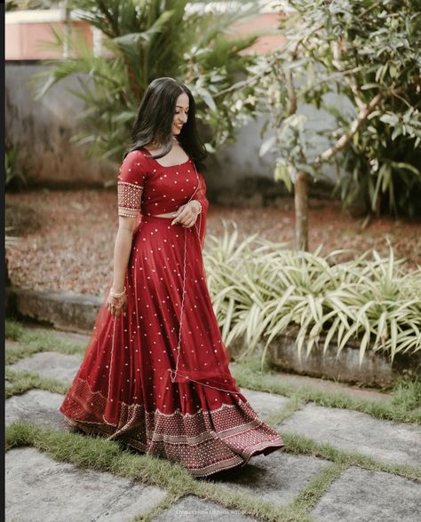 Engagement Dress Kerala, Kerala Engagement Lehenga, Kerala Half Saree Designs, Simple Lehenga Designs Classy, Simple Lehenga Designs, Kerala Engagement Dress, New Model Dress, Classy Wedding Guest Dresses, Onam Outfits