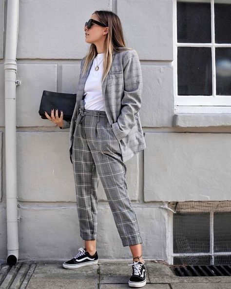 hot_: lesbianas :)si no te gusta retirate aquí no se ofende 😌 MEX… #detodo # De Todo # amreading # books # wattpad Urban Street Style, Autumn Street Style, Fall Street Style, Plaid Blazer, 가을 패션, Trouser Suits, Fashion Mode, Mode Inspiration, Kilt