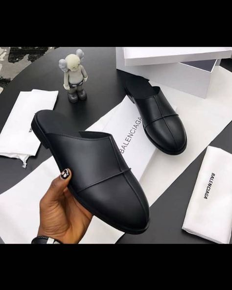 Sizes:40-45 Send a DM to order WhatsApp:08104101651 Handmade Leather Shoes Pattern, Best Sandals For Men, Armor Shoes, Half Shoes, Shoes Pattern, Building House, Mens Leather Sandals, Handmade Leather Shoes, Shoe Pattern