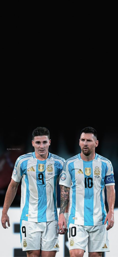 Julián Alvarez Messi imagen 4K  https://twitter.com/j4vibenitez/status/1810871513777623189?s=19 Messi Alvarez, Julian Alvarez, Argentina National Team, Team Wallpaper, River Plate, Leo Messi, Lionel Messi, Football Team, Soccer