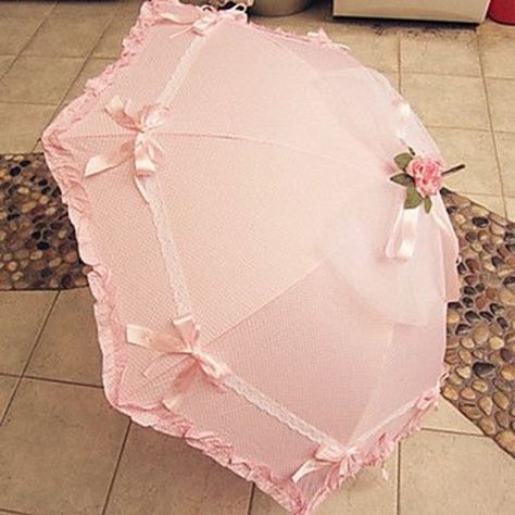 36 #Umbrellas to Make You #Smile on a #Rainy Day ... Princess Umbrella, Photography Umbrella, Roses Butterfly, Wedding Umbrella, Couleur Rose Pastel, Pinky Girls, Umbrella Photography, Lace Umbrella, Cute Umbrellas