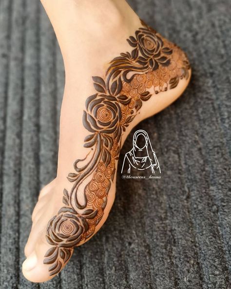 Leg Side Mehendi Design, Side Leg Mehendi Design Simple, Indian Mehndi Designs Hands, Girly Henna, Mehendi Bridal, Henna Tattoo Designs Arm, Elegant Henna, Foot Mehndi, Simple Mehendi