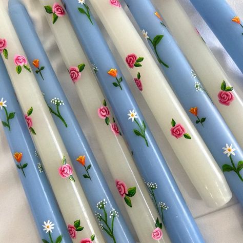 Painted Taper Candles Diy, Candle Printing, Diy Taper Candles, Painted Taper Candles, Candle Painting, Art Packaging, Flower Candles, Candle Crafts Diy, Printed Candles