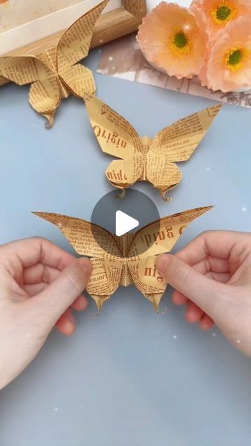 Origami Butterfly Easy, Paper Butterfly Crafts, How To Make Butterfly, Butterfly Birthday Cards, Creative Origami, Butterfly Craft, Origami Artist, Origami Love, Origami Butterfly