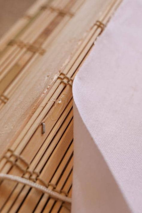 How to add a privacy liner to bamboo blinds Rattan Blinds, Matchstick Blinds, Natural Blinds, Diy Window Shades, Privacy Blinds, Bamboo Roman Shades, Diy Roman Shades, Bamboo Privacy, Bamboo Curtains