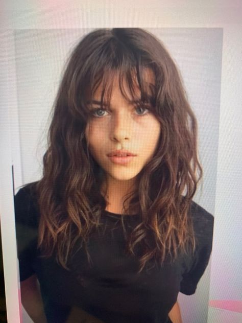 Frizzy Hair Fringe, Wispy Curtain Fringe Long Hair Brown, Whispy Front Bangs Wavy Hair, Bangs With Curly Wavy Hair, Marla Fontane Hair, Grunge Wavy Hair, Midlength Haircuts Wavy, Bangs With Medium Wavy Hair, Low Commitment Bangs