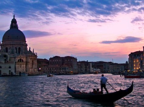 Stress free trip to Venice: plan for enjoying Venice in peace Venice Landscape, Venice Italy Hotels, Calabria Italy, Venice Florida, Visit Venice, Italy Hotels, Sorrento Italy, Place To Travel, Venice Travel