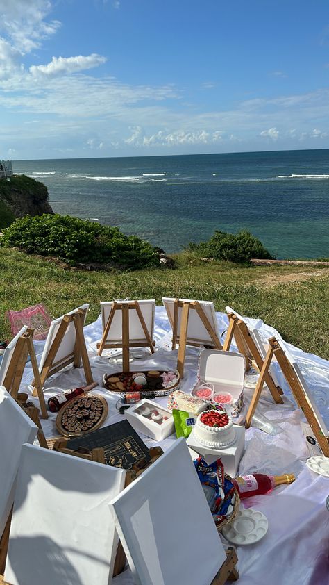 painting🫶🏼 Picnic By The Beach, Art Picnic, Painting Picnic, Birthday Picnic, Picnic Theme, Sip N Paint, Pic Nic, Beach Birthday, 22nd Birthday