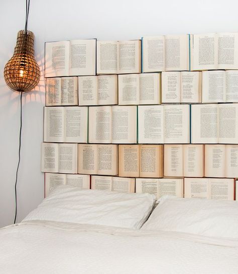 DIY Book bedhead Book Headboard, Cool Headboards, Old Book Art, Creative Headboard, Headboard Projects, Lots Of Books, Head Boards, Diy Headboards, Diy Headboard