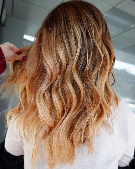 Bourbon Sweet Tea Hair Is the Most Ridiculously Southern Trend Ever | This summer hair color is all about embracing warm tones, from rich brown to caramel to honey. Imagine a glass of Southern sweet tea, perfectly brewed and iced down hard. #beautytips #southernliving #skincare #makeuphacks Bourbon Sweet Tea Hair Color, Strawberry Blonde Highlights On Dark Hair, Summer Auburn Hair Color, Peach Cobbler Hair, Gingerbread Caramel Hair Color, Honey Copper Hair, Bourbon Sweet Tea, Southern Hair, Black Cherry Hair