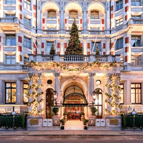 From ice skating to Christmas caroling, there’s no place better than London for this year’s Christmas vacation. And within it, the city’s wide variety of world-class hotels further aid the festivities in the utmost of luxury dwellings. Combining the holiday spirit with limitless luxuries, here are the best hotel experiences for Christmas in London. Famous Hotels, Best Christmas Light Displays, Christmas In London, Hotels In London, Best Christmas Markets, Best Ski Resorts, Hotel Entrance, Best Rooftop Bars, Best Boutique Hotels