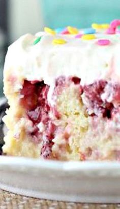 Strawberry Cheesecake Poke Cake Recipe, Strawberry Cheesecake Poke Cake, Cheesecake Poke Cake, Strawberry Poke Cakes, Poke Cake Recipe, Banana Split Dessert, Poke Cake Recipes, Brownie Desserts, Poke Cakes